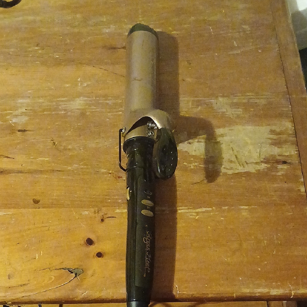 Professional Black and Gold Curling Iron